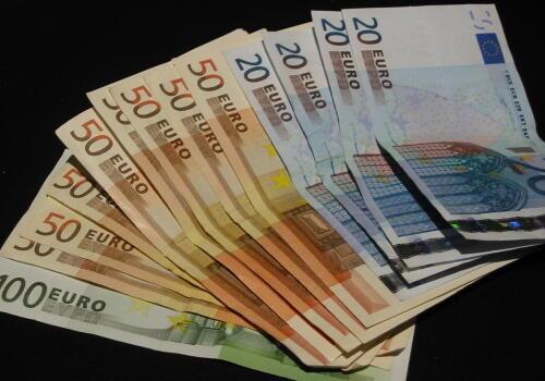 22 százalékkal keres kevesebbet egy nő