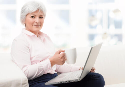 Segítenek az 55 év feletti, álláskereső nőknek