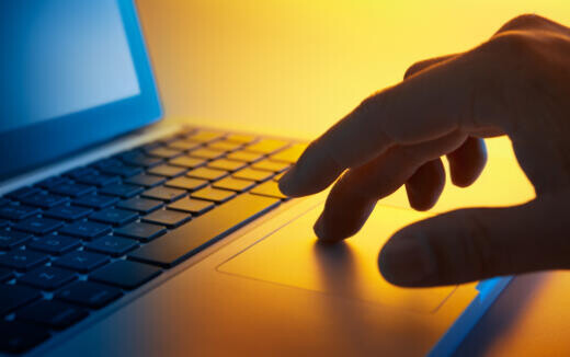 Tízezer dolgozó hiányzik az informatikai cégeknél