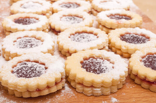 22 ember kapott munkát