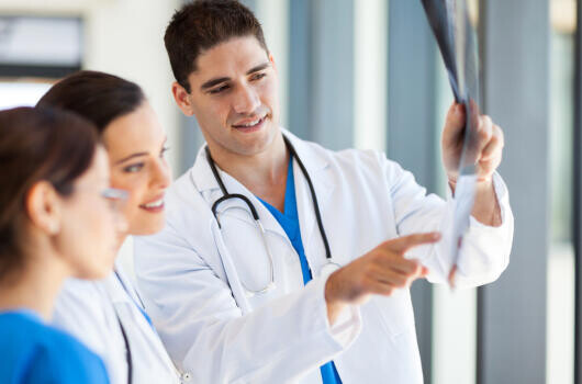 Közel ezer állást kínálnak