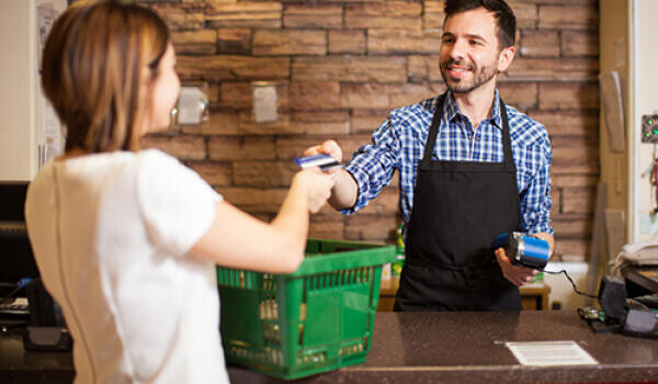 Hol keresnek bolti eladókat és pénztárosokat?