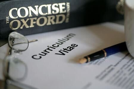 Az önéletrajzhoz csatolt fotón fessük úgy, mintha éppen az interjúra készen állnánk.