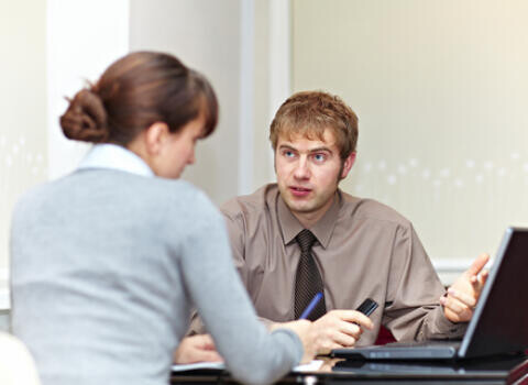 Mit tegyünk, ha felmondanánk, de a főnökünk ráígér a bérre?