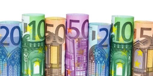 Pénzt kap, aki munkát ad a fiának