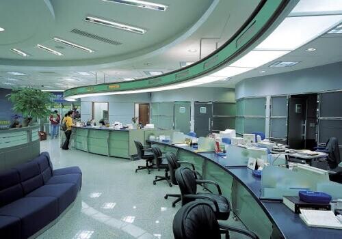 Háromszáz főt küldenek el