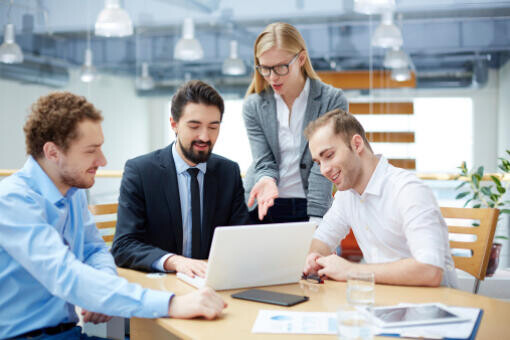 3 tipp, hogyan viselkedjen egy nő a munkahelyen