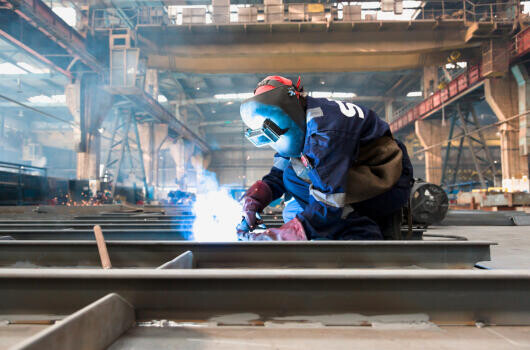 Fizetésemelést terveznek és toboroznak