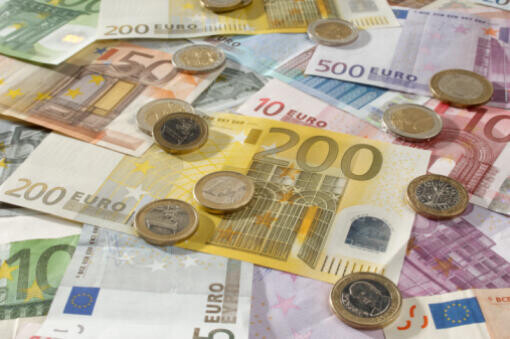 Milliárdokat oszthatnak szét a vállalkozások között