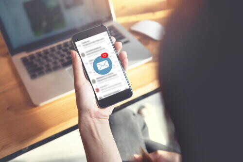 Házon kívül vagyok - az adu ász üzenet egész évben - munka, szabadság, pihenés