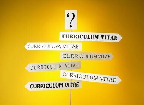 Mi a különbség az Europass és az amerikai típusú önéletrajz között? Melyik a jobb?