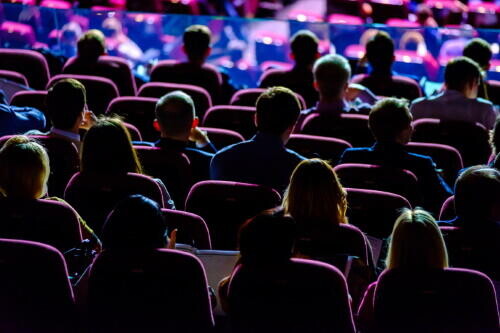 Hogyan kérdezzünk jól és jókat egy konferencián