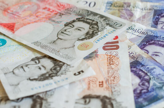 Megüthetik a bokájukat a törvényszegő brit munkaadók