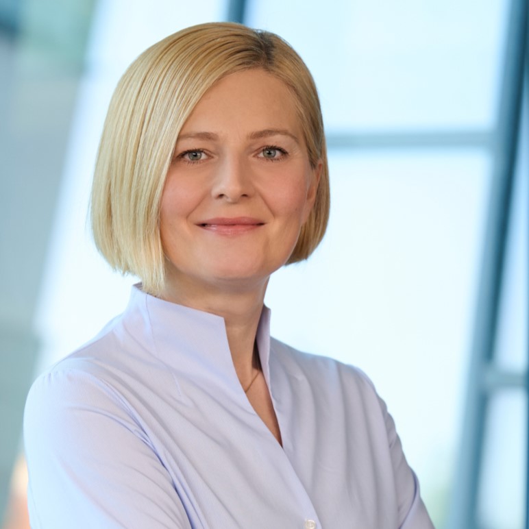 allianz-nikovics-eva Allianz - Nikovics Éva