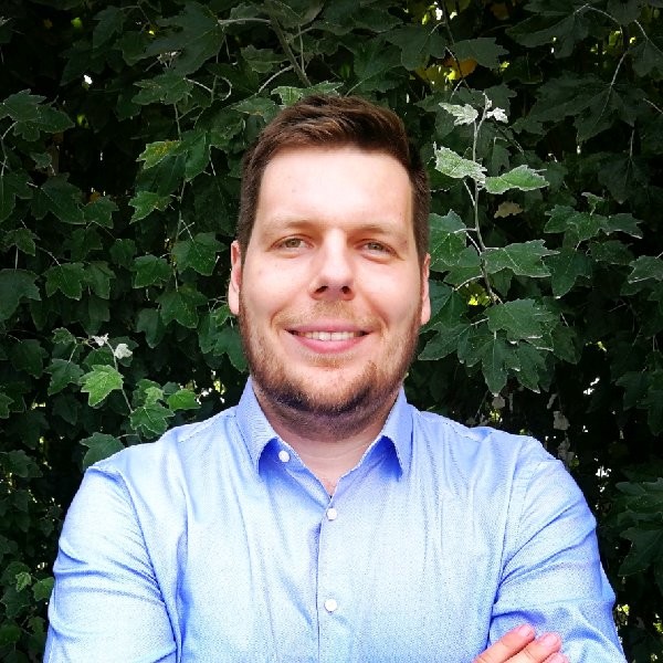 Kummer Béla - Profession.hu