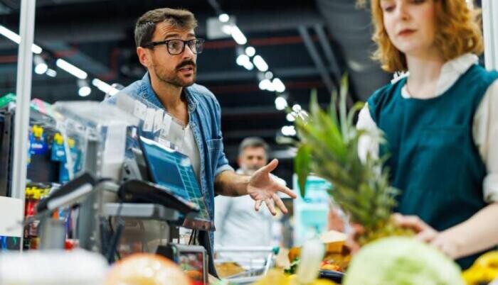 Mit mondj, ha a vásárló kiborul? Ez a 4 mondat tényleg működik