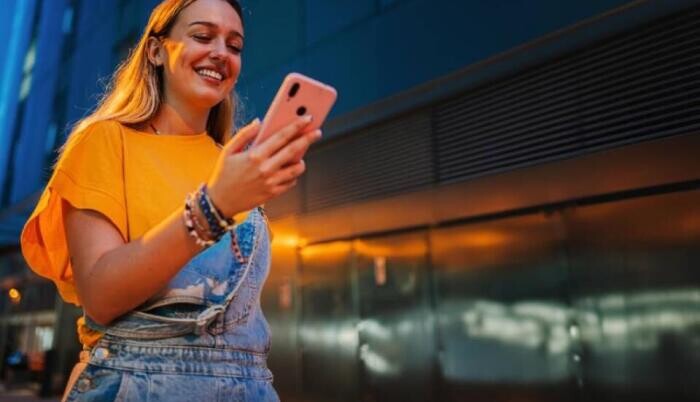 Egész nap a telódon lógsz? Pörgesd a jövőd, ne csak a feeded!