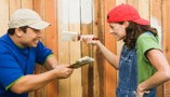 Kerítésfestés és folyótisztítás: a csapatépítés új trendjei