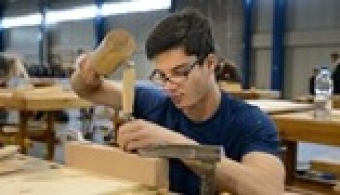 Helyreállítanák a kétkezi munka becsületét