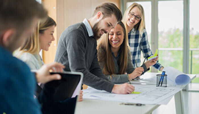 9 jel, hogy jó helyen dolgozunk