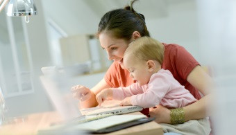 A munkajogász válaszol: amit kismamaként tudnunk kell