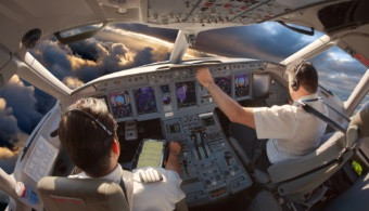 Munka a fellegekben: mindent a pilóta szakmáról