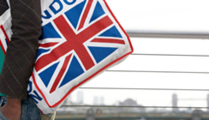 Nagy-Britannia bekeményít: hazaküldenék bevándorlók egy részét