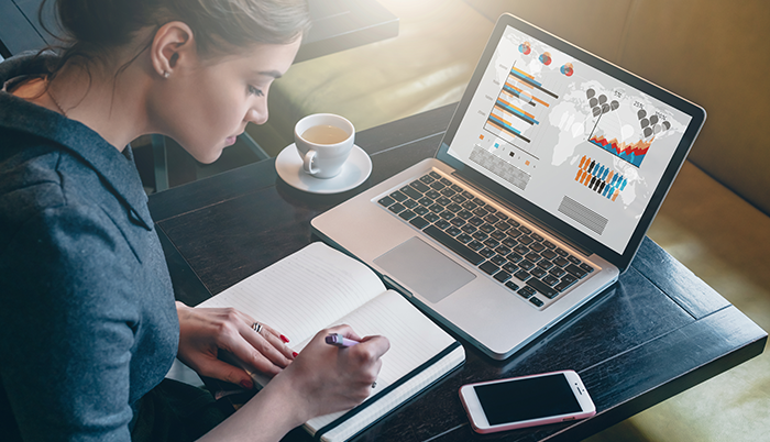 Első nap az új helyen, távmunkában