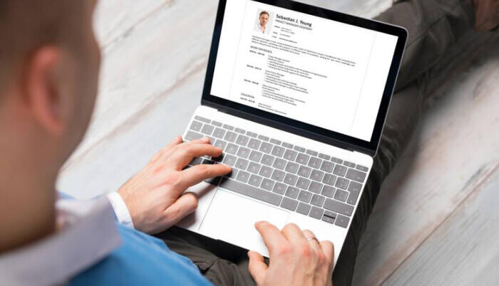 Karriert váltanánk? Így írjuk át az önéletrajzunkat 2024-ben