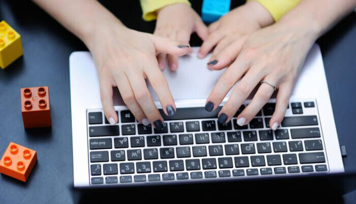 Helytállni dolgozó anyaként – kihívás vagy lehetetlen küldetés?