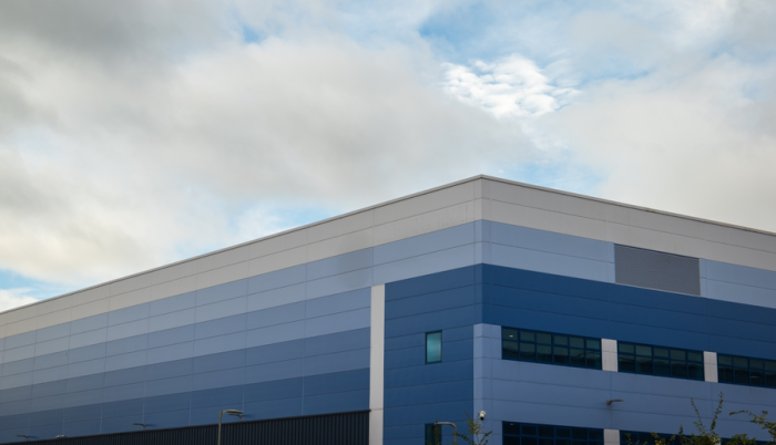 Új raktárcsarnok Ecseren