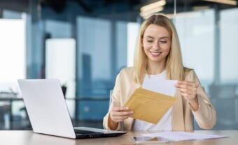 Végkielégítés 2026-ban: mikor jár, mennyi az összege, és mennyi marad belőle nettóban?